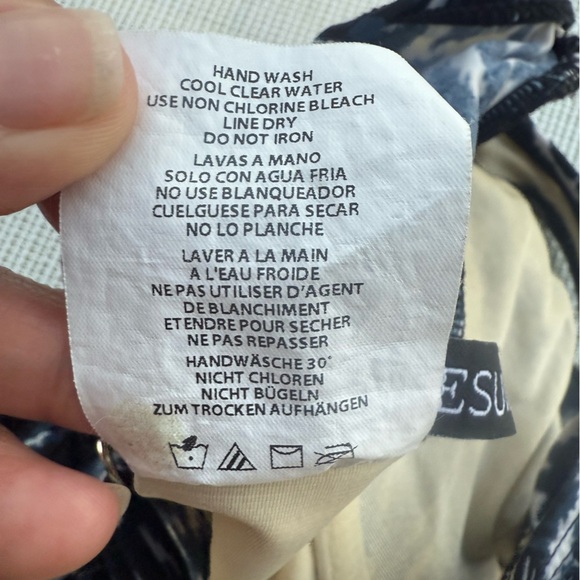 NWOT MIRACLESUIT WOMENS SIZE 10 Black and White Patterned Swimsuit - Picture 6 of 9